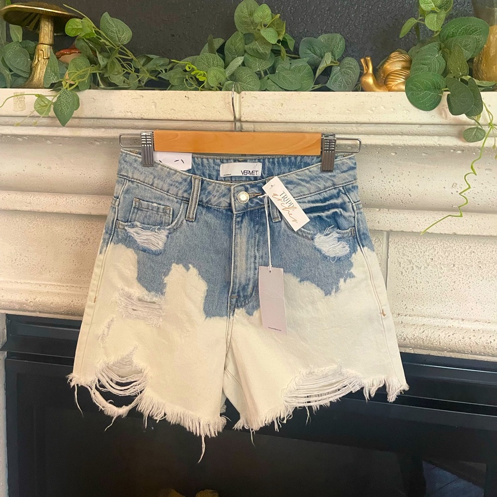 NEW xs Vervet super high rise “Afina” denim bleached shorts